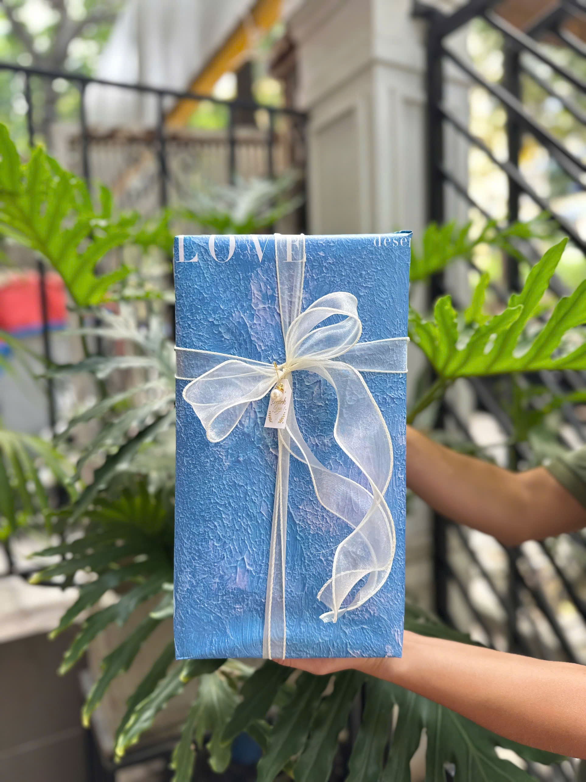 Giấy gói quà cao cấp màu xanh dương - GGQ13