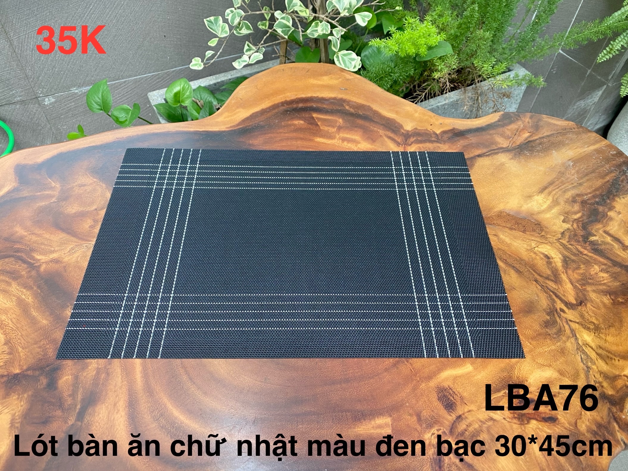 Lót bàn ăn hình chữ nhật màu đen bạc 30*45cm LBA76