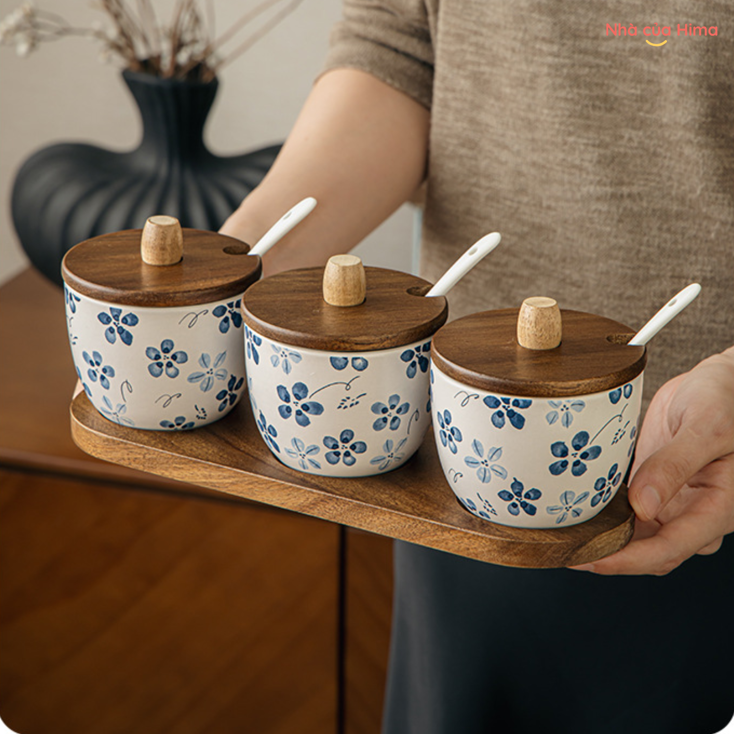 Set 3 hũ đựng gia vị kèm thìa và khay gỗ Vintage hoạ tiết hoa đào T5.415