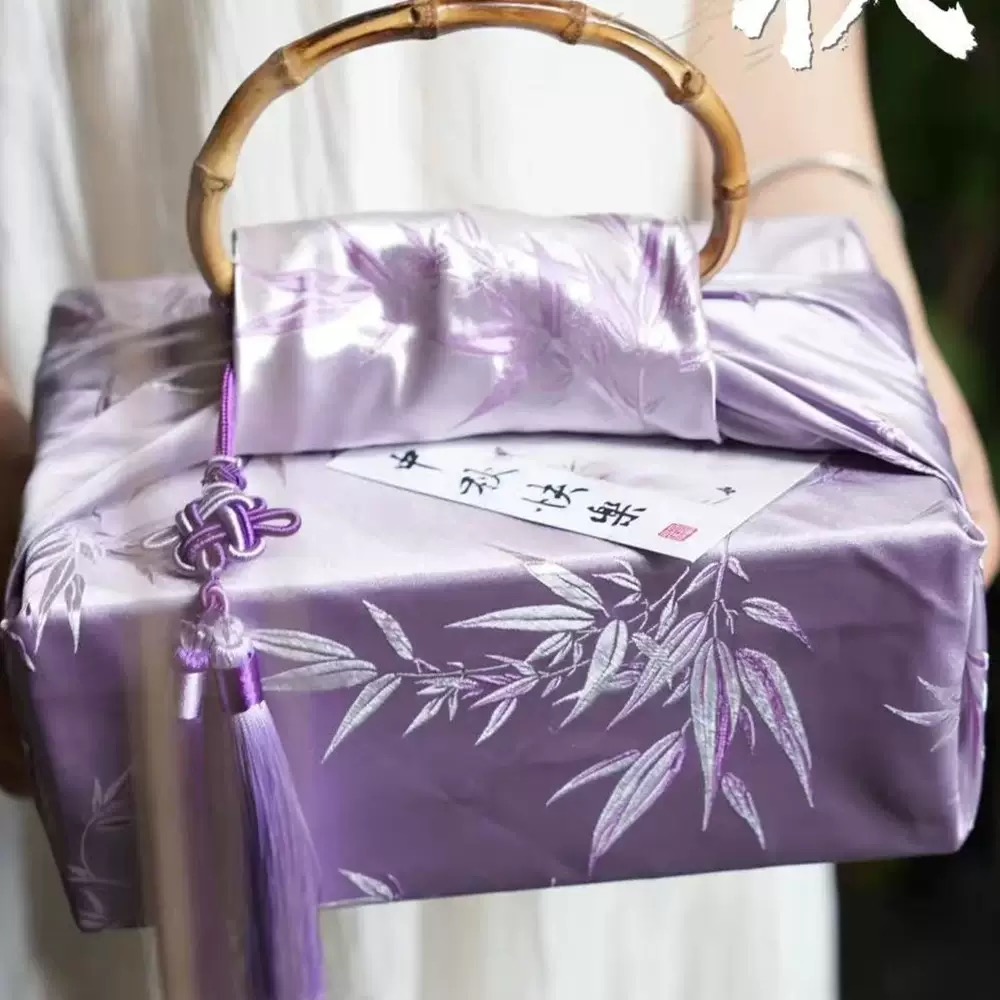 Vải lụa satain gói quà màu tím hoạ tiết lá trúc 70*70cm