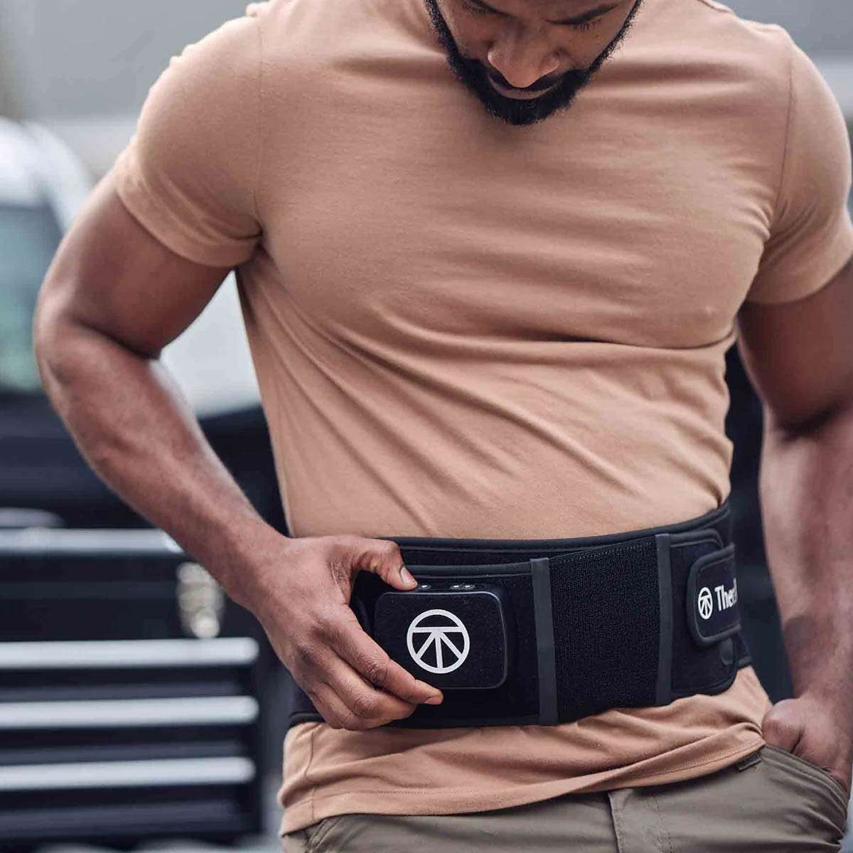 Máy massage Therabody ThermBack LED
