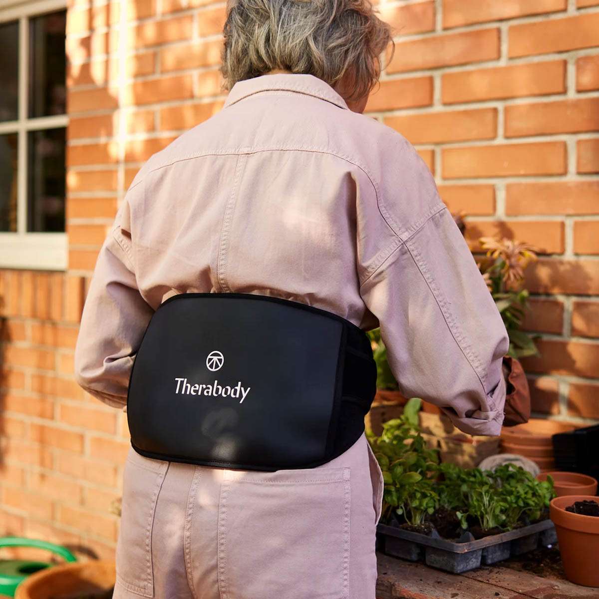 Máy massage Therabody ThermBack LED