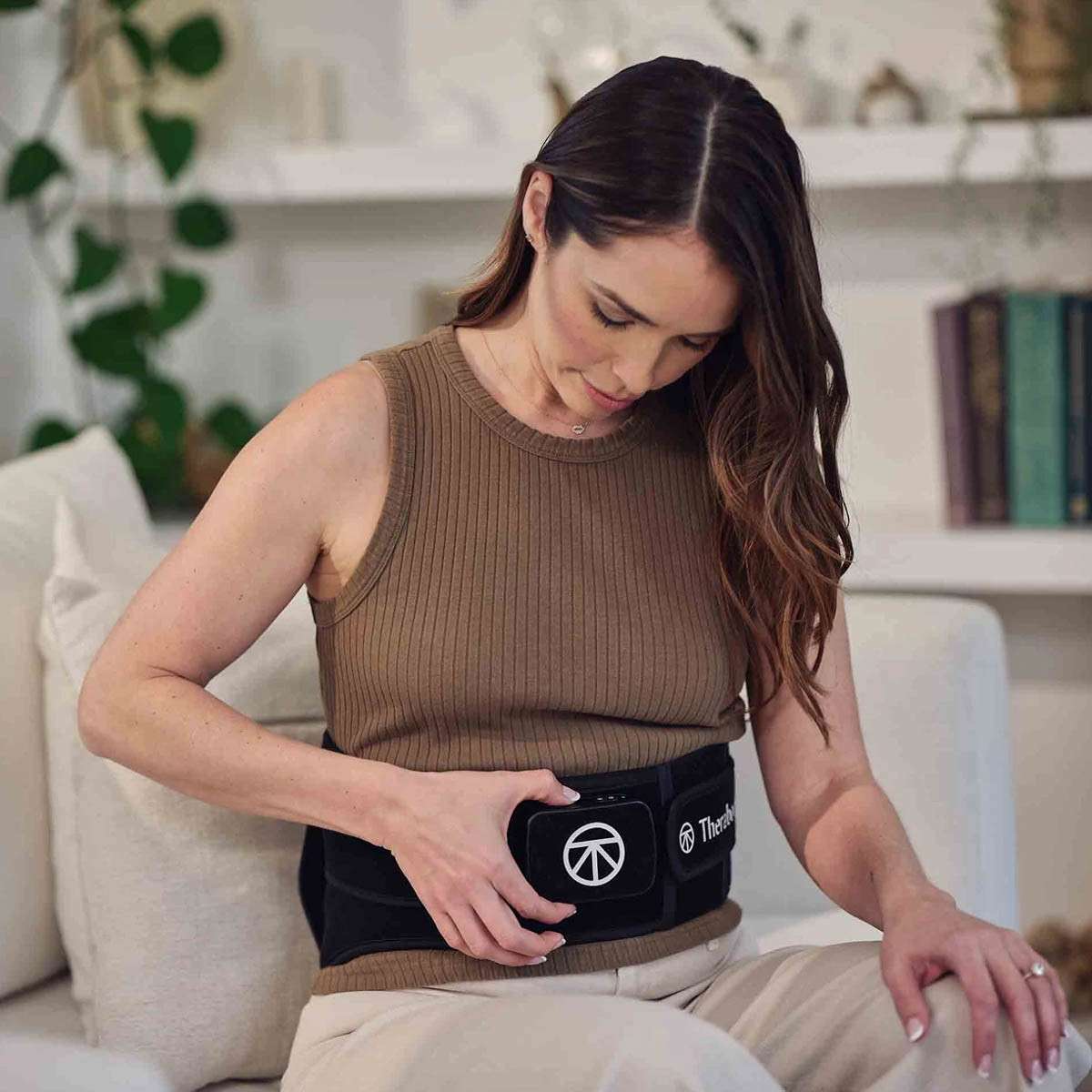Máy massage Therabody ThermBack LED