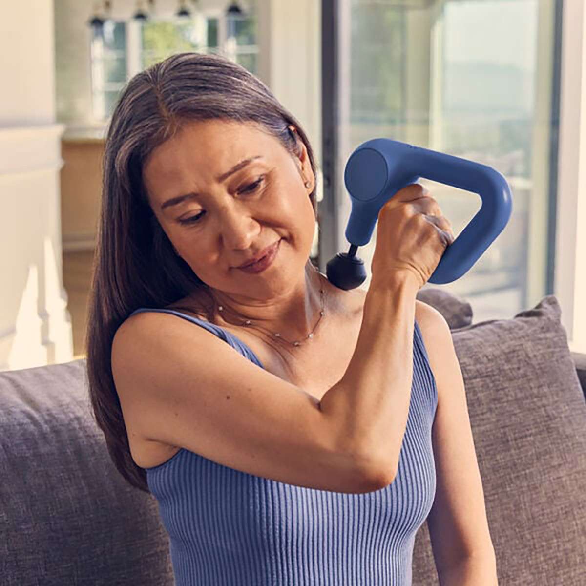 Máy massage cầm tay Therabody Theragun Relief
