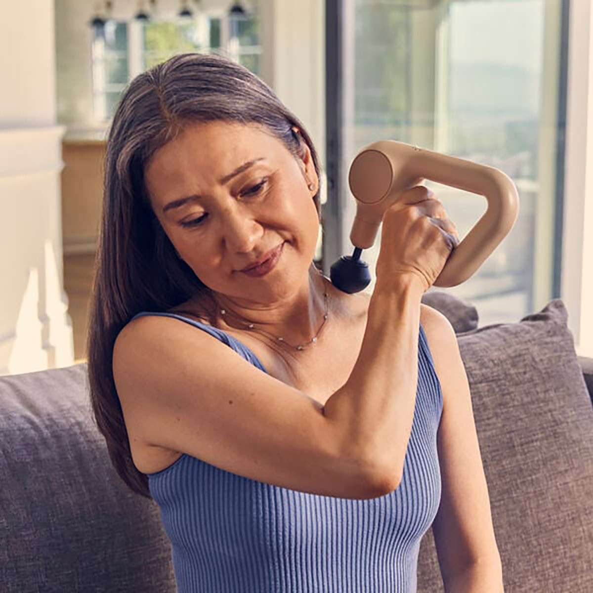 Máy massage cầm tay Therabody Theragun Relief