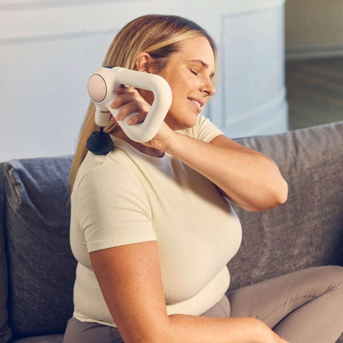 Máy massage cầm tay Therabody Theragun Sense