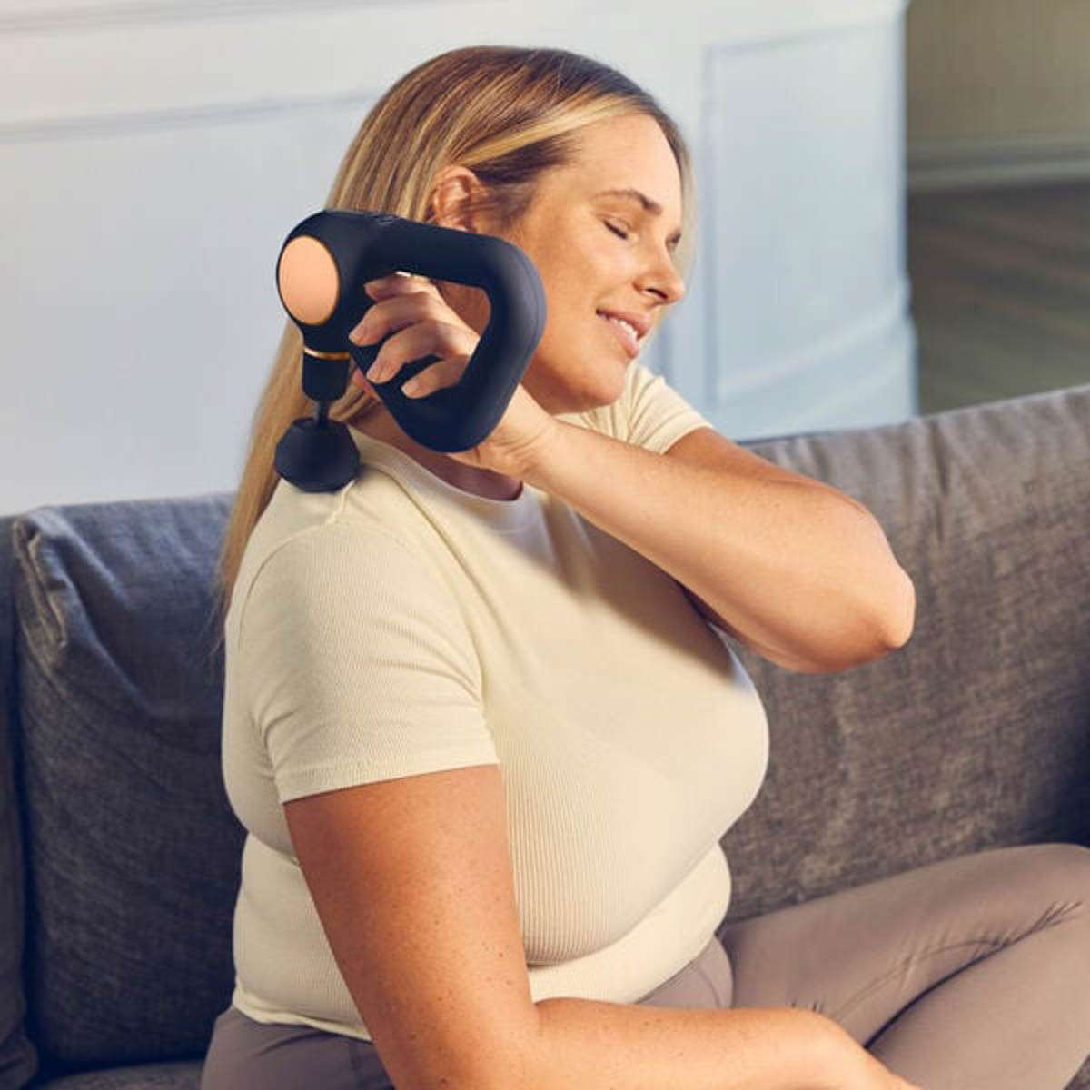 Máy massage cầm tay Therabody Theragun Sense