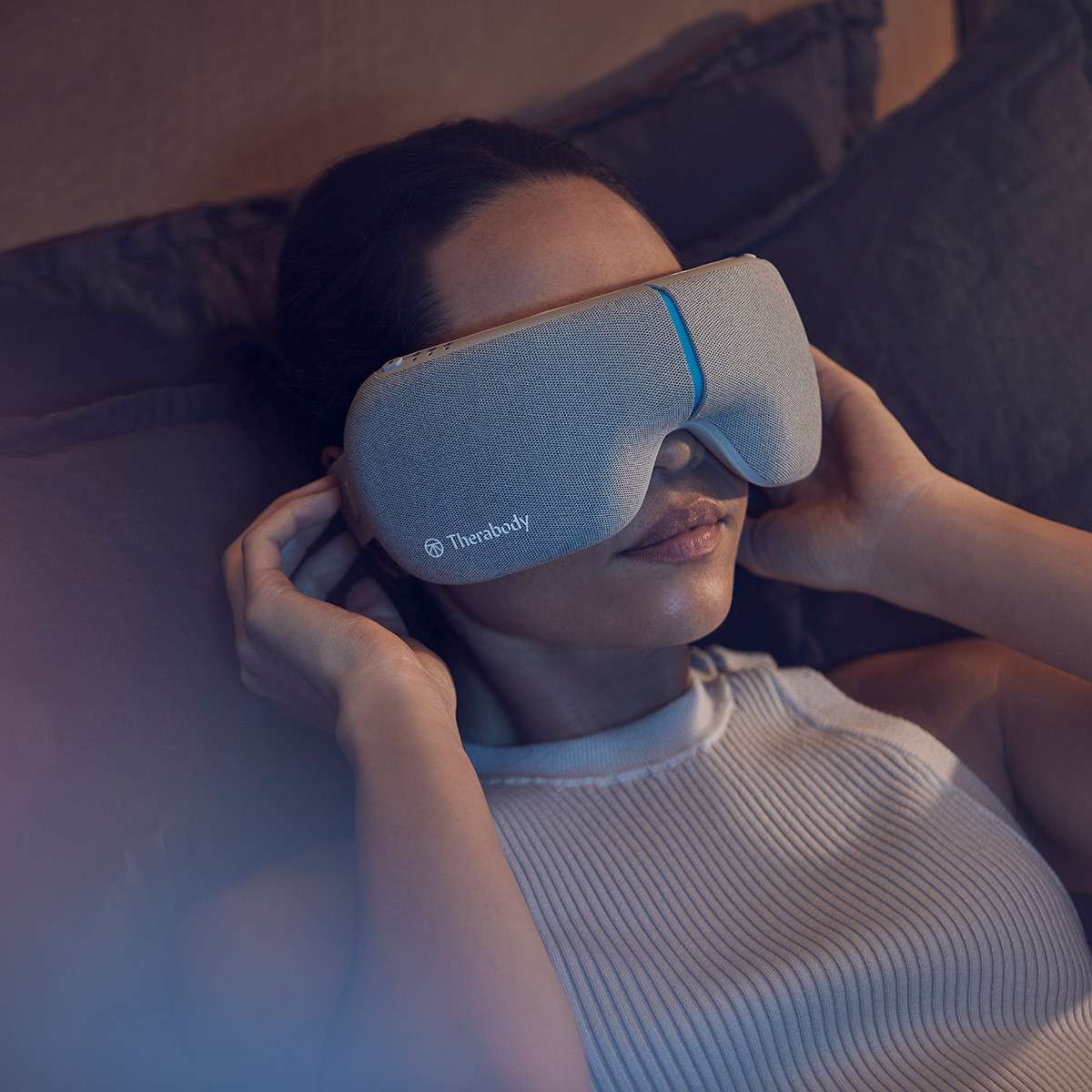Máy massage mắt Therabody SmartGoggles