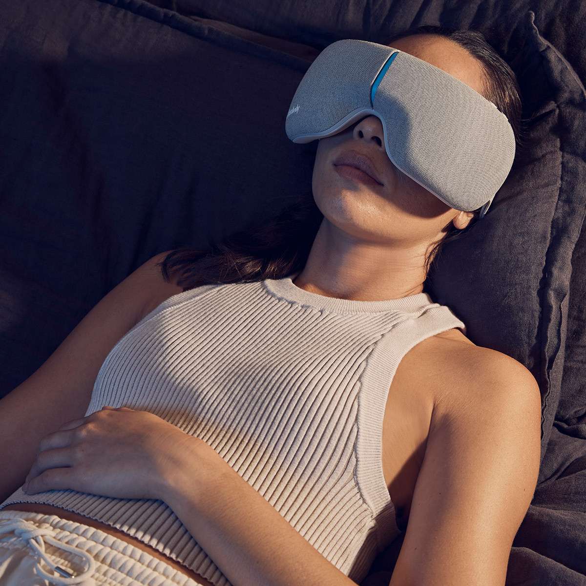 Máy massage mắt Therabody SmartGoggles