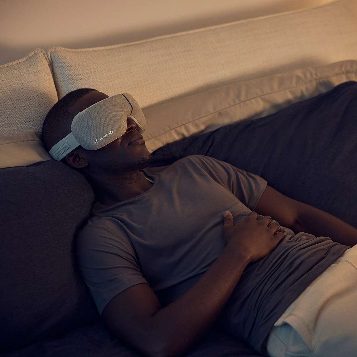Máy massage mắt Therabody SmartGoggles