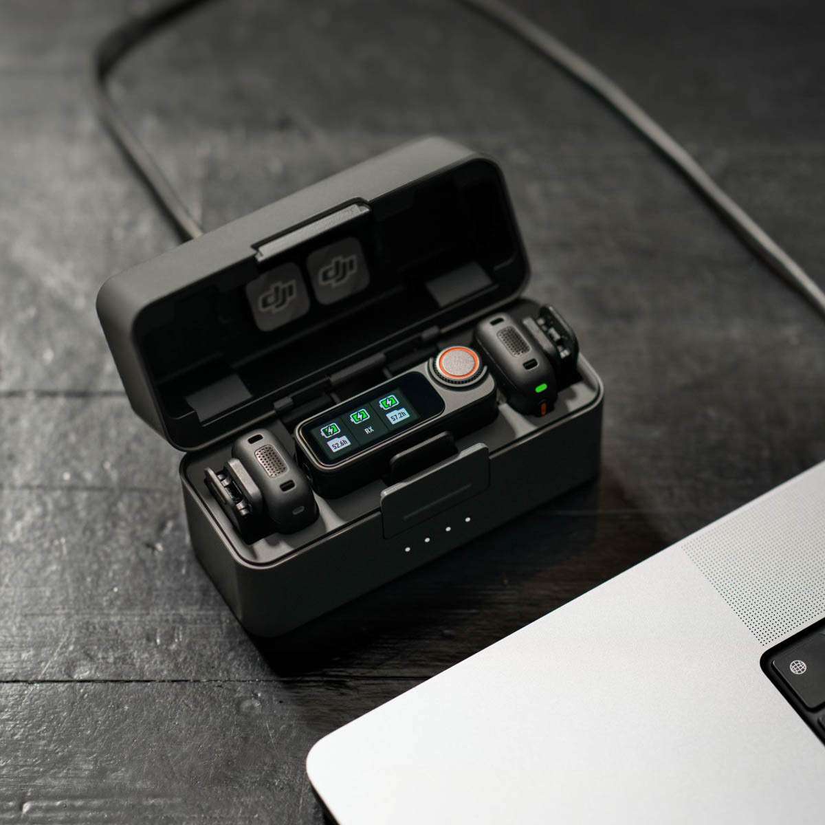 Micro không dây DJI Mic 3 (2 TX + 1 RX + Charging Case)