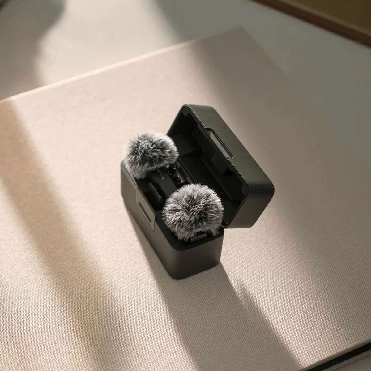 Micro không dây DJI Mic Mini (2 TX + 1 RX + Charging Case)