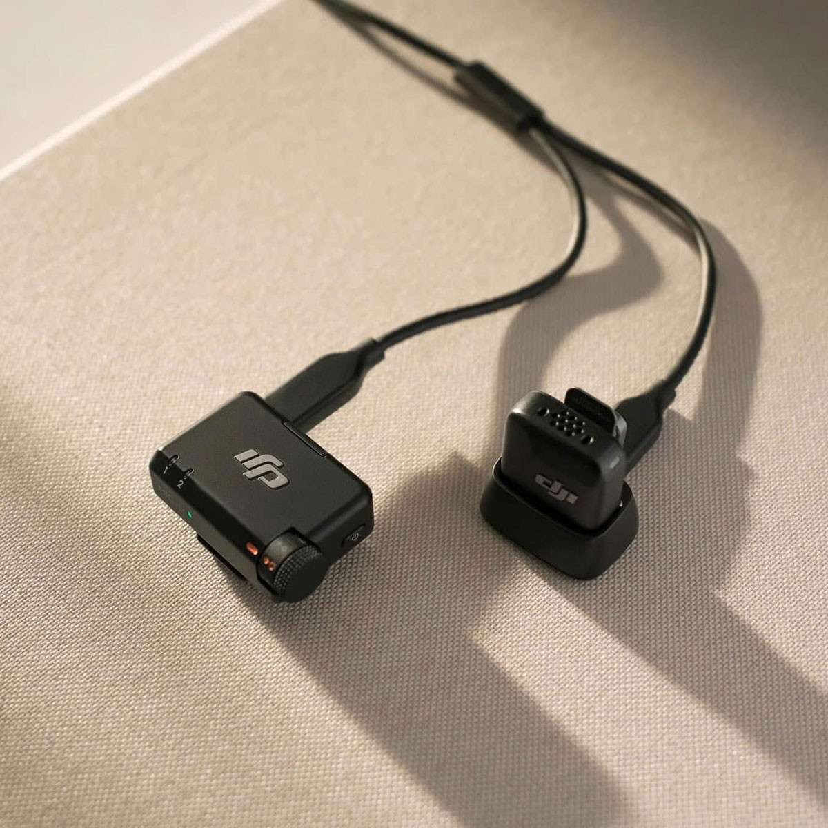 Micro không dây DJI Mic Mini (2 TX + 1 RX + Charging Case)