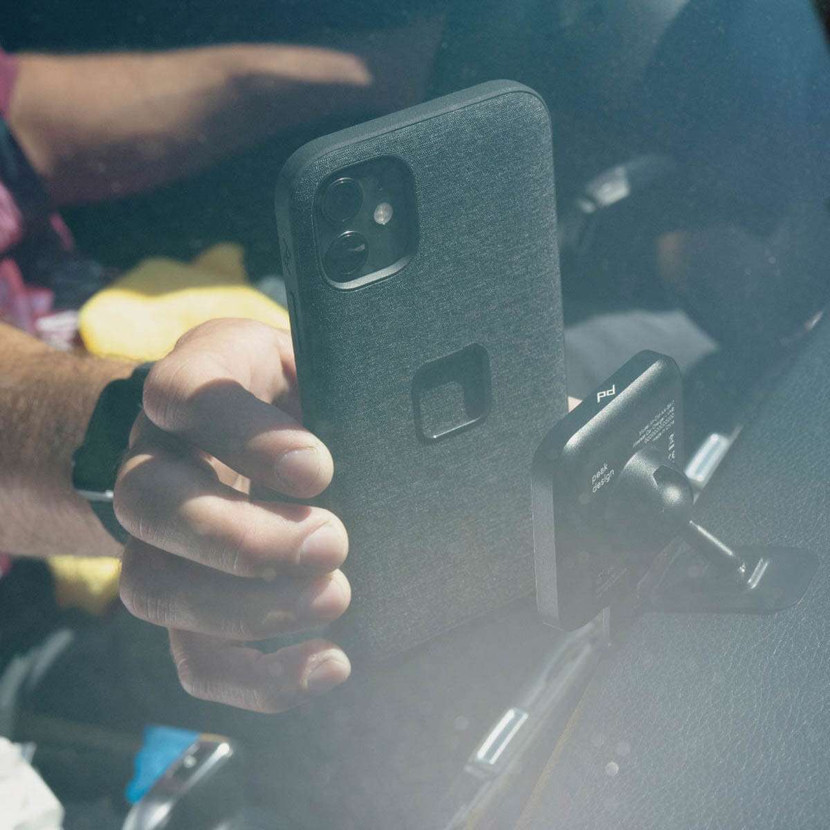 Ngàm gắn xe hơi Peak Design Car Mount VHB kèm sạc Qi1 [PD-M-CM-AA-BK-1]