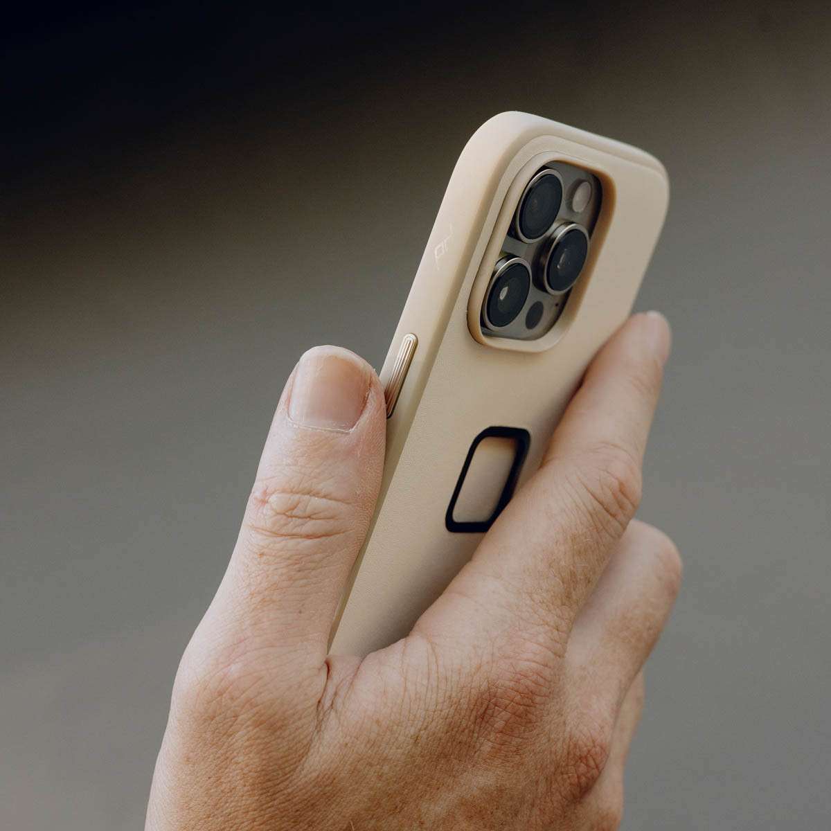 Ốp lưng iPhone 16 Pro Max Peak Design Clarino
