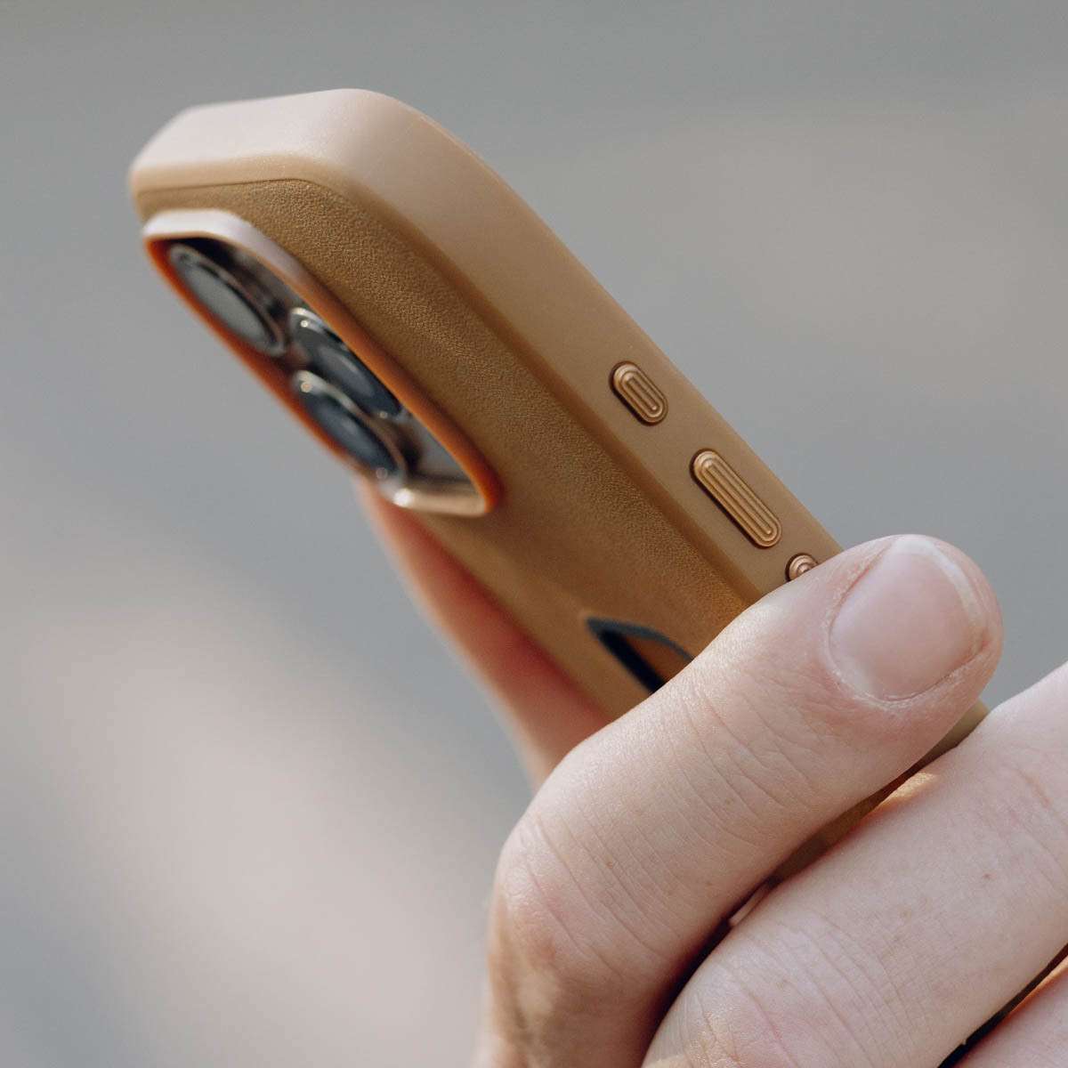 Ốp lưng iPhone 16 Pro Peak Design Clarino