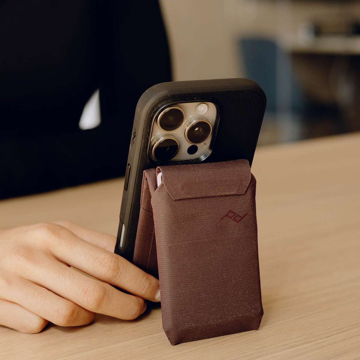 Ốp lưng iPhone 16 Pro Peak Design Clarino