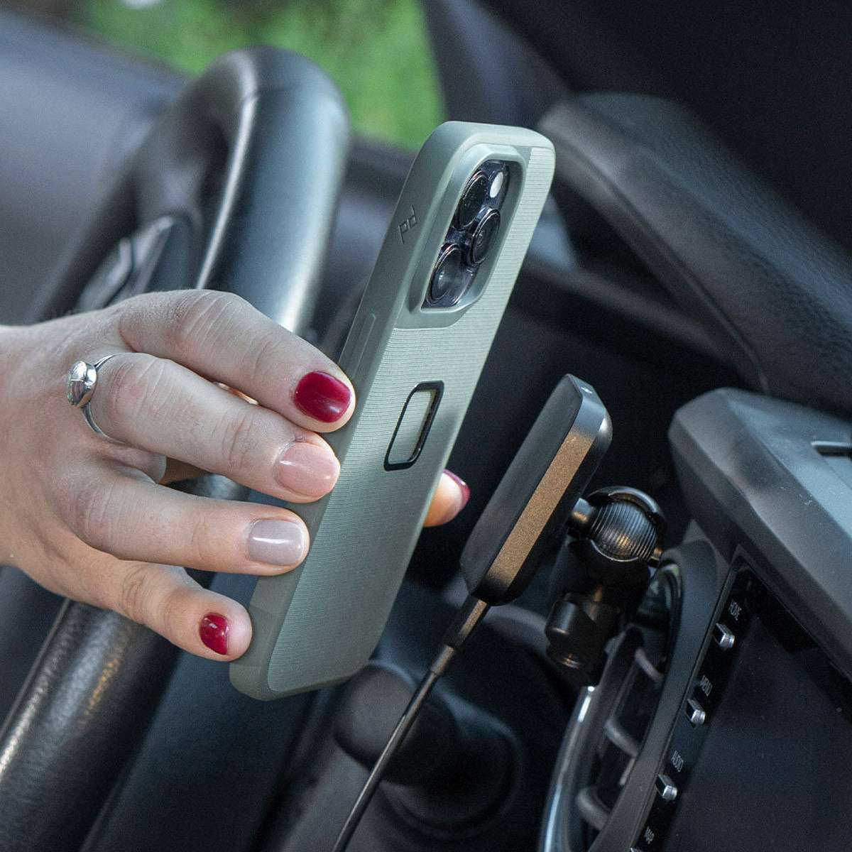Peak Design Charging (Non-Locking) Ball Mount Adapter [M-CM-AE-BK-1/M-CM-AF-BK-1]