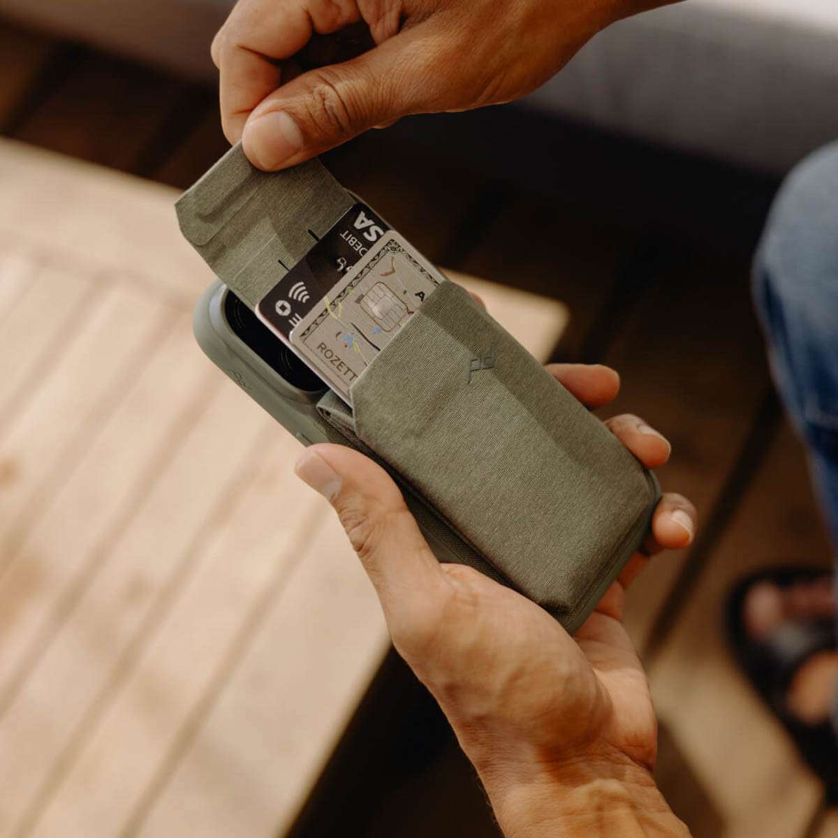 Ví gắn ốp lưng điện thoại Peak Design Wallet Slim V2 [PD-M-WA-AA-2]