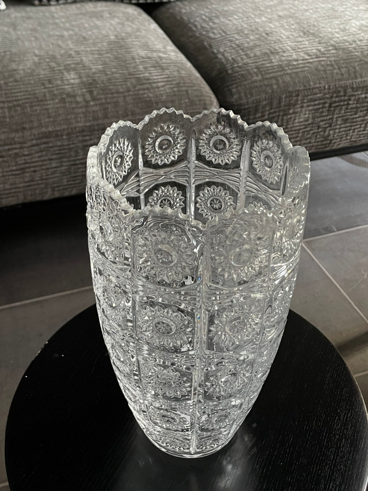 Lọ vuông mai tiệp