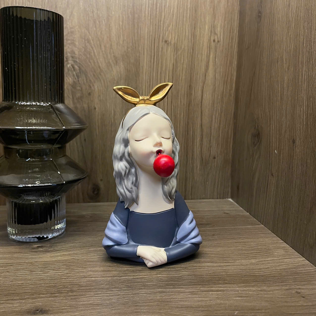 Tượng Alice ghi đá thổi bóng