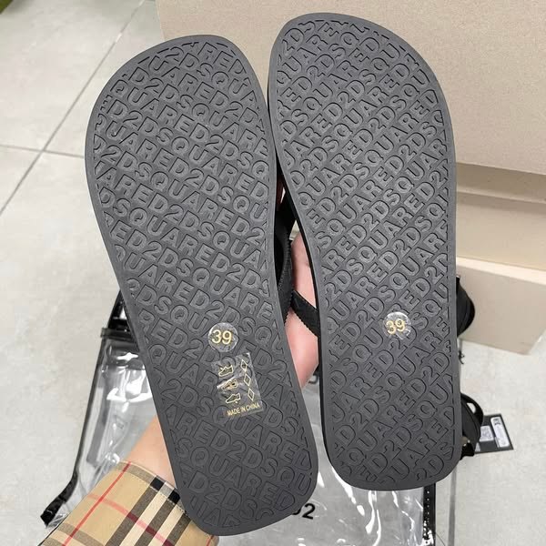 TÔNG DSQUARED2 ĐEN CHỮ XANH FFM0001 17200001 M1604