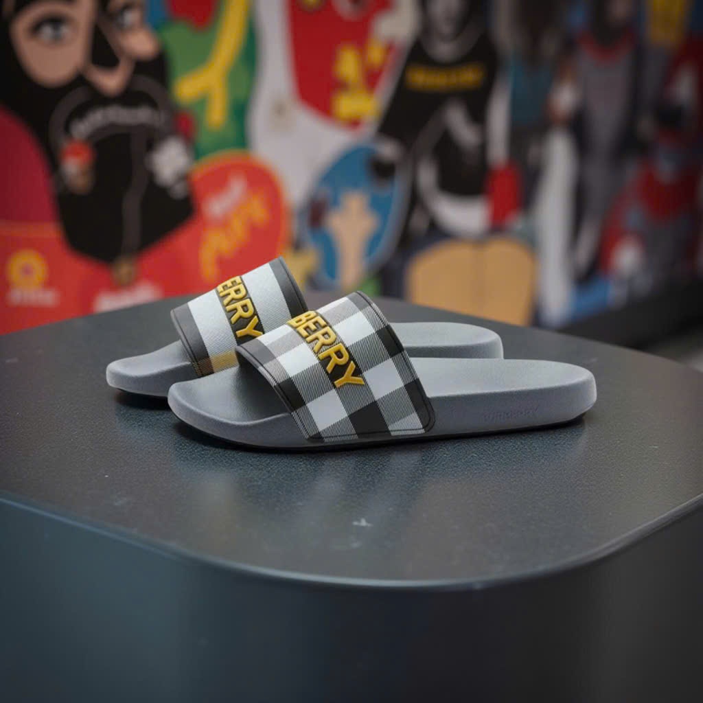 DÉP BURBERRY XÁM CHỮ VÀNG 8062958