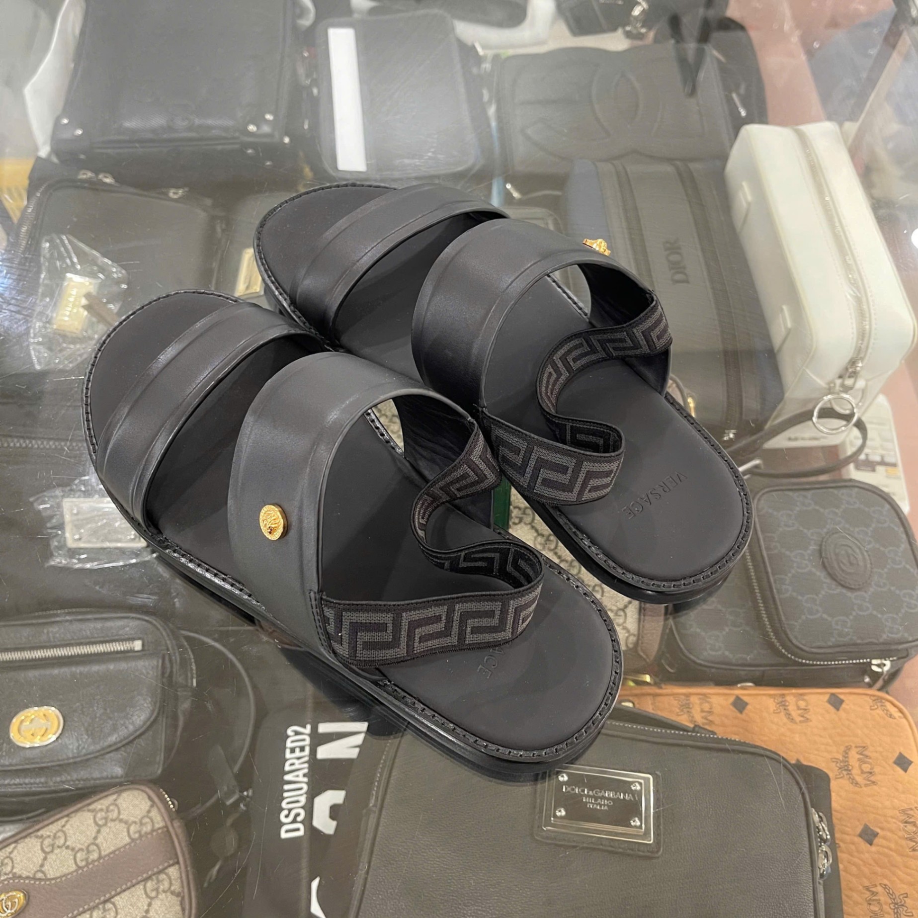 SANDAL VERSACE ĐEN MEDUSA VÀNG DSU7870S D4VFS