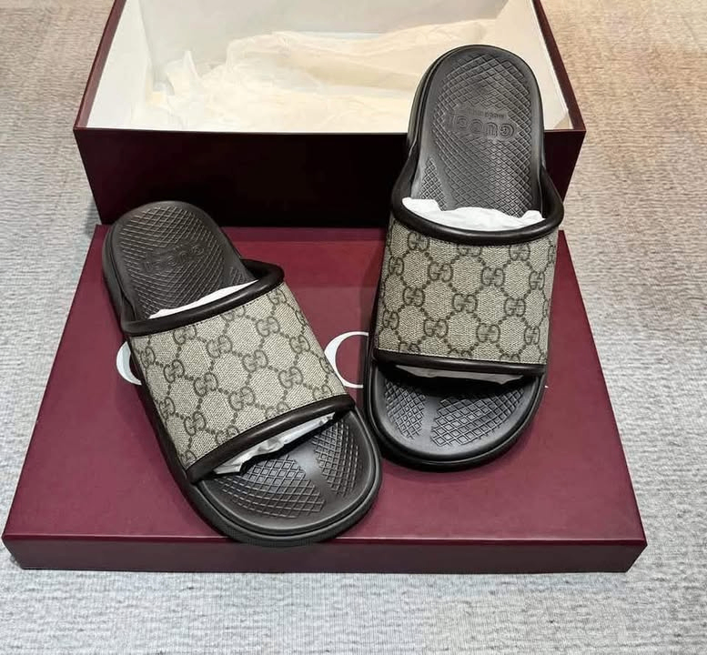 DÉP GUCCI NÂU TITAN HỌA TIẾT 1144