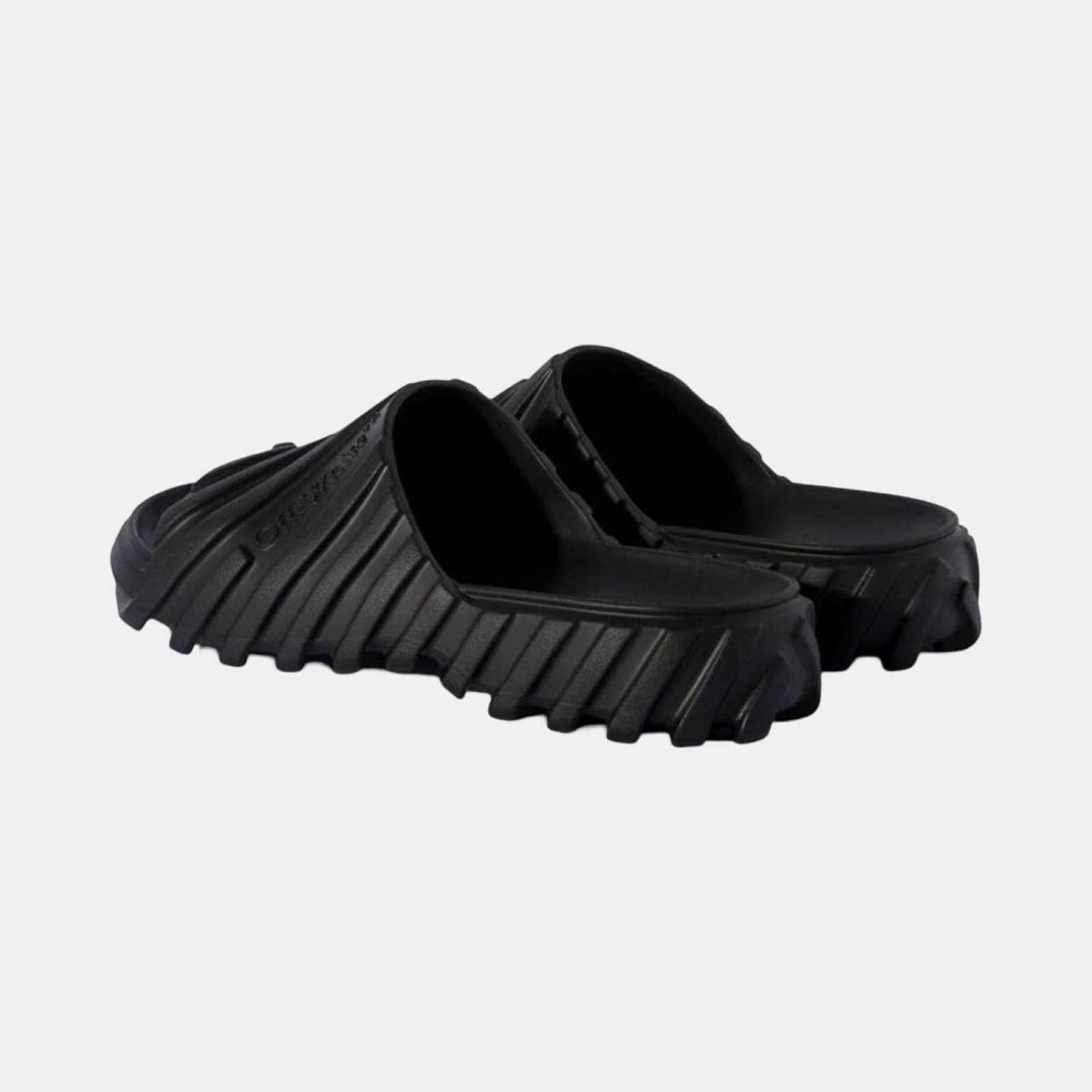 DÉP OFF-WHITE ĐEN OMIC018S24MAT0011010