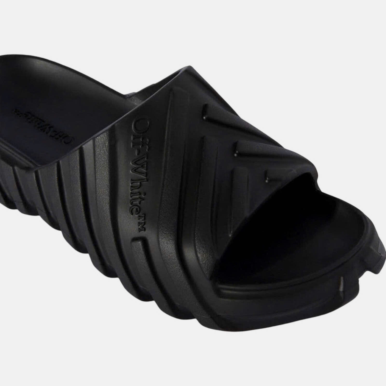 DÉP OFF-WHITE ĐEN OMIC018S24MAT0011010