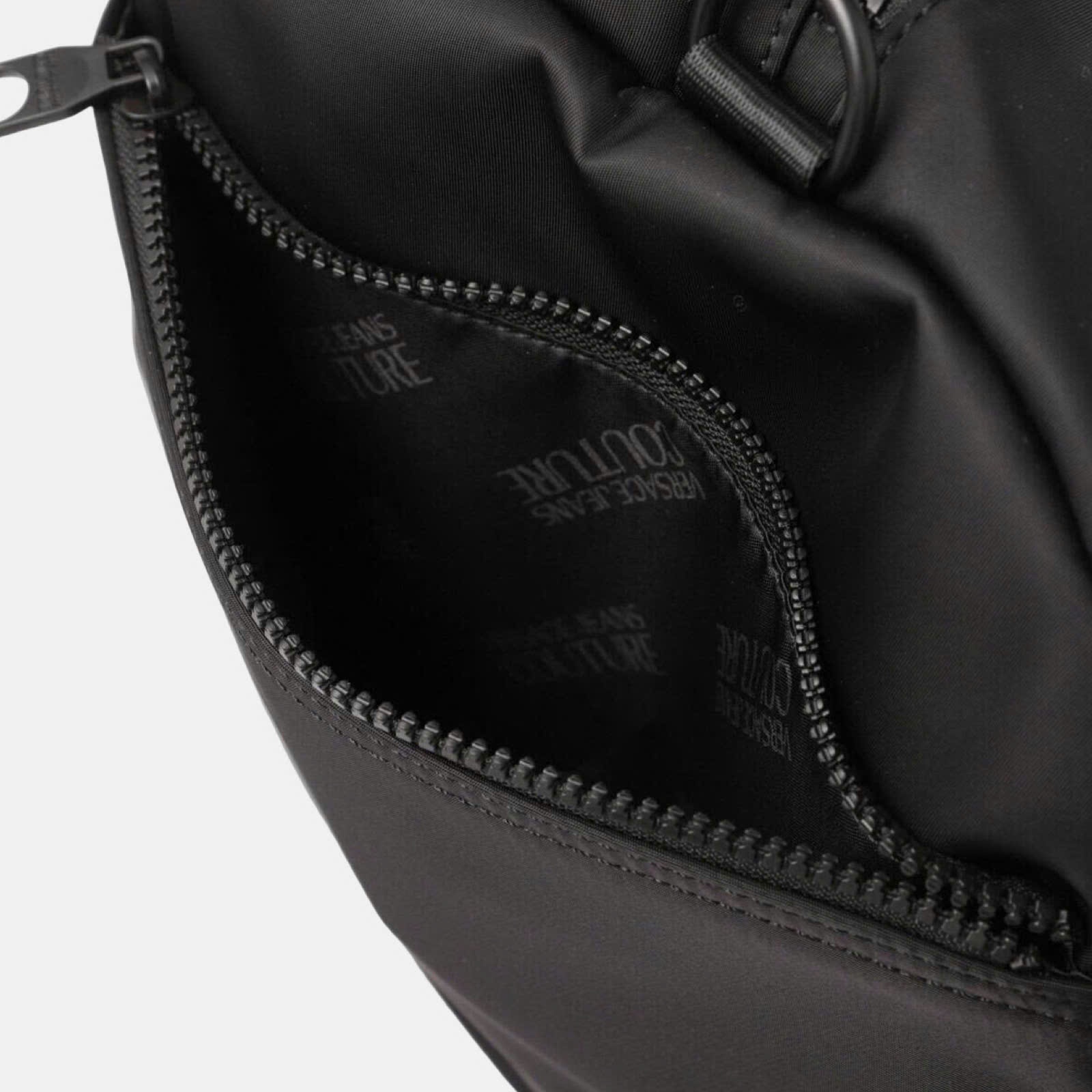 TÚI TRỐNG VERSACE ĐEN SỌC VÀNG 75YA4B93-ZS927_G89