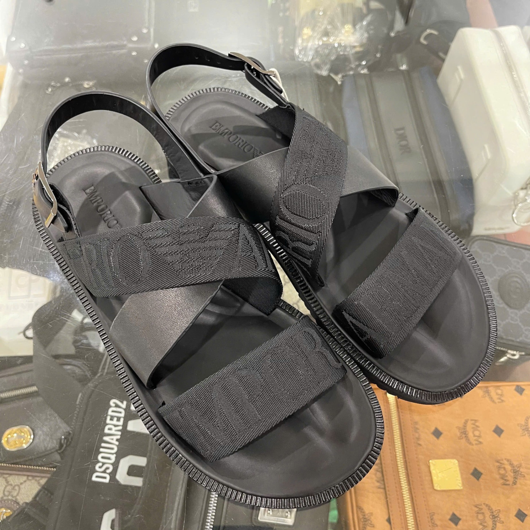 SANDAL EMPORIO ARMANI ĐEN QUAI CHÉO CPA060627