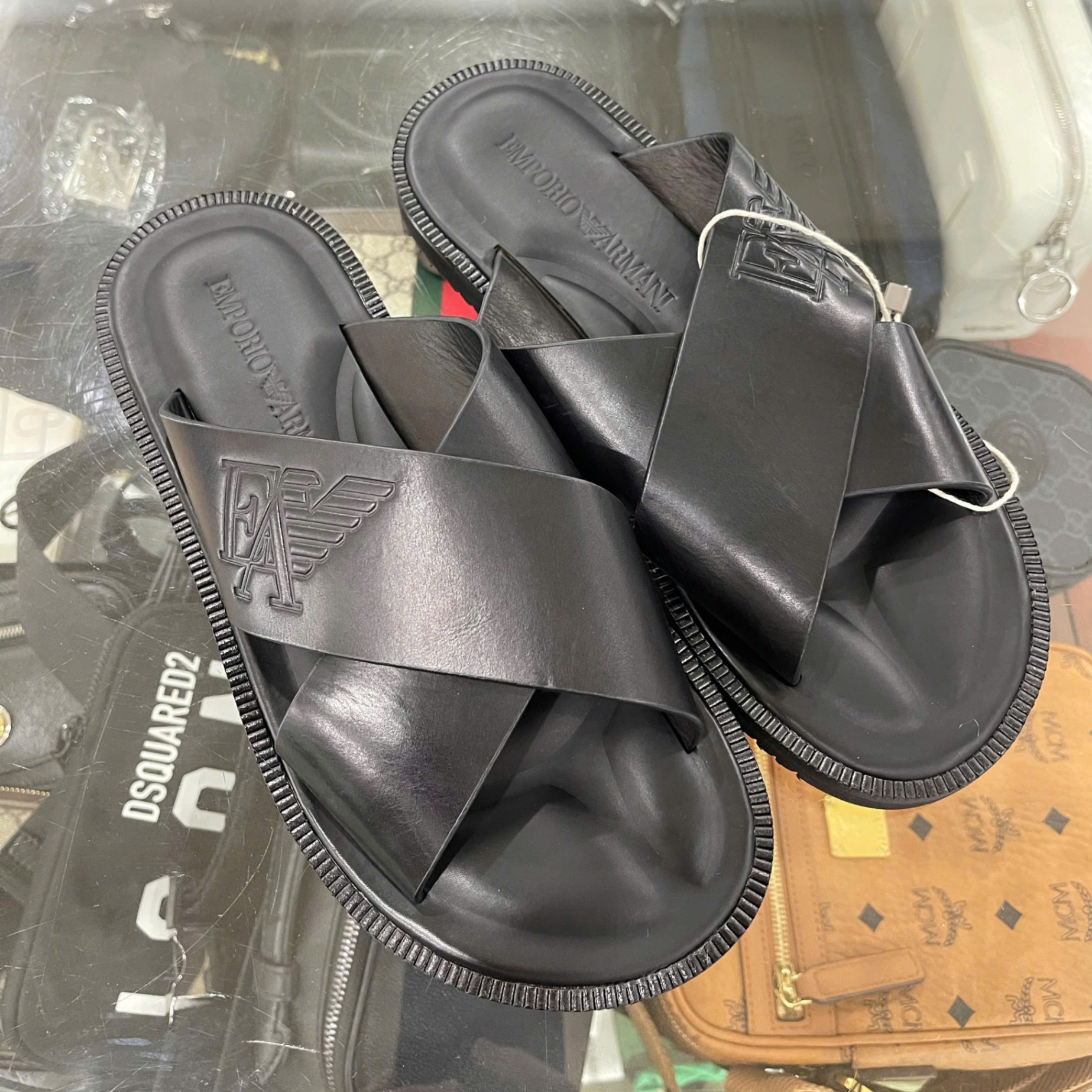 DÉP EMPORIO ARMANI ĐEN QUAI CHÉO