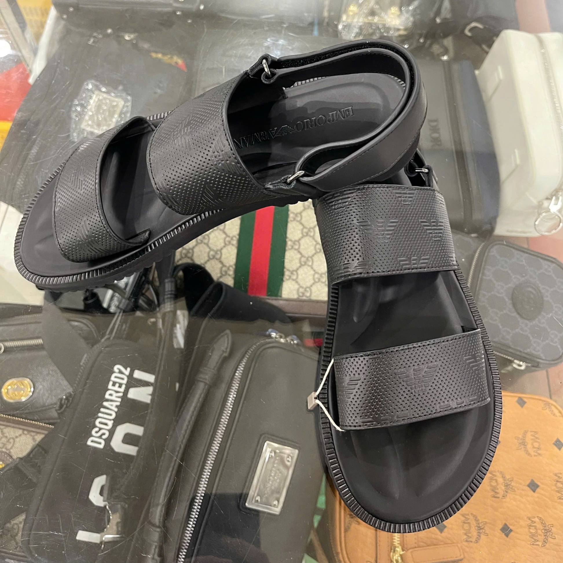SANDAL EMPORIO ARMANI ĐEN CPA060626