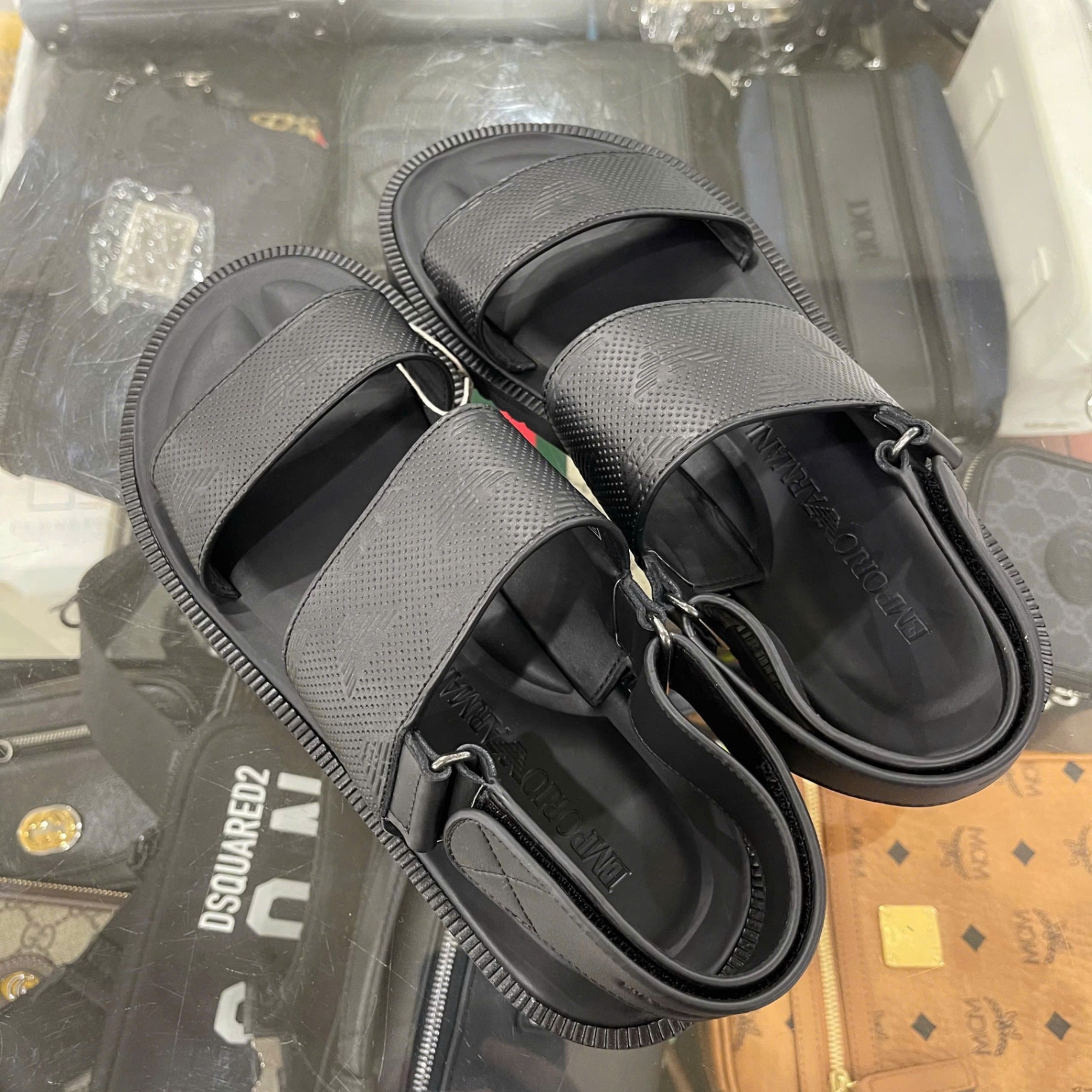 SANDAL EMPORIO ARMANI ĐEN CPA060626