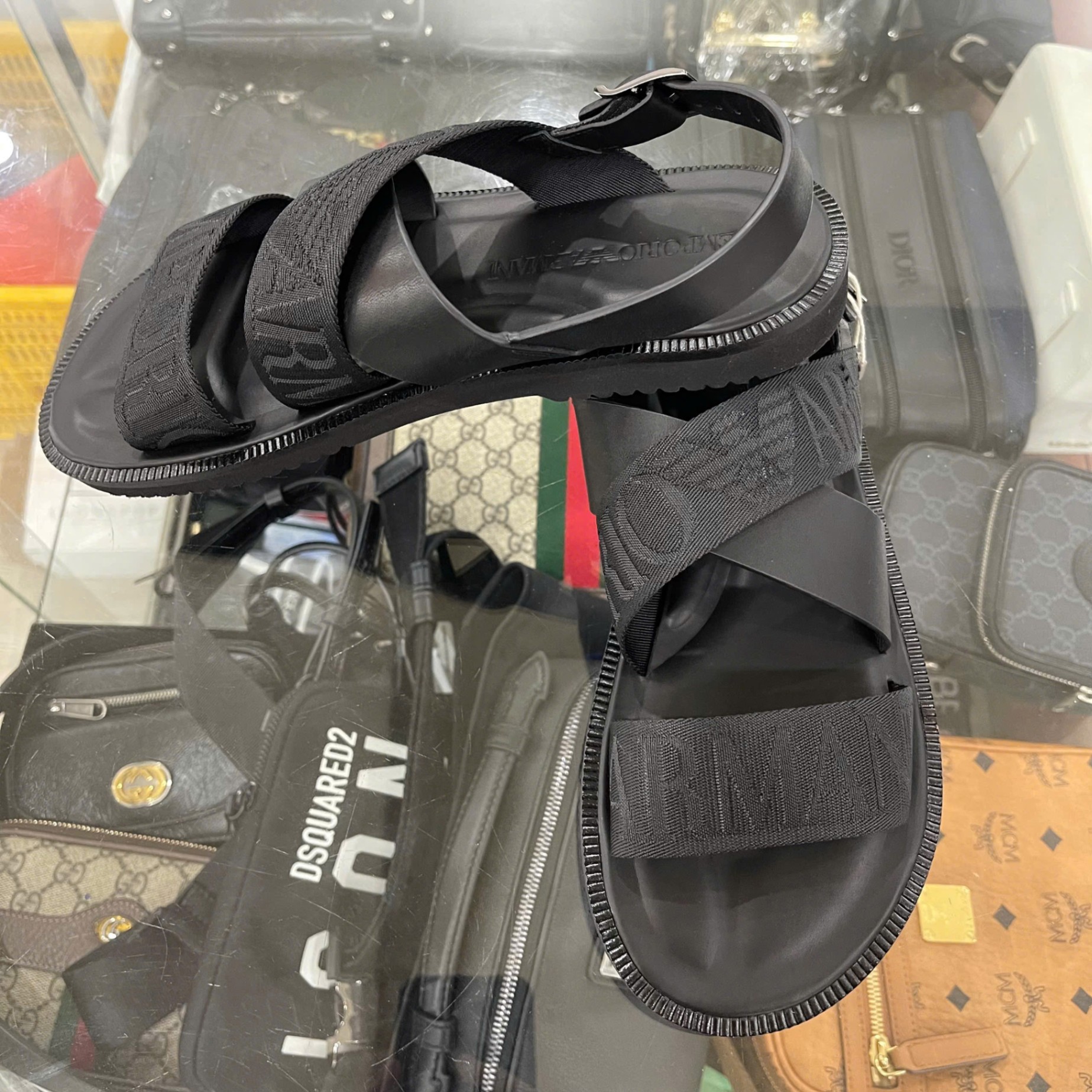 SANDAL EMPORIO ARMANI ĐEN QUAI CHÉO CPA060627