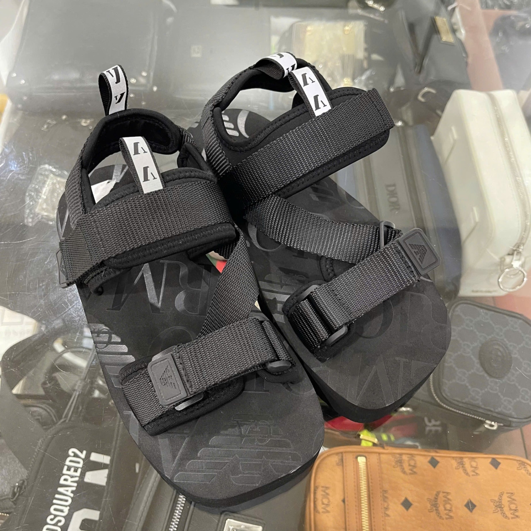 SANDAL EMPORIO ARMANI ĐEN VÂN CHÌM