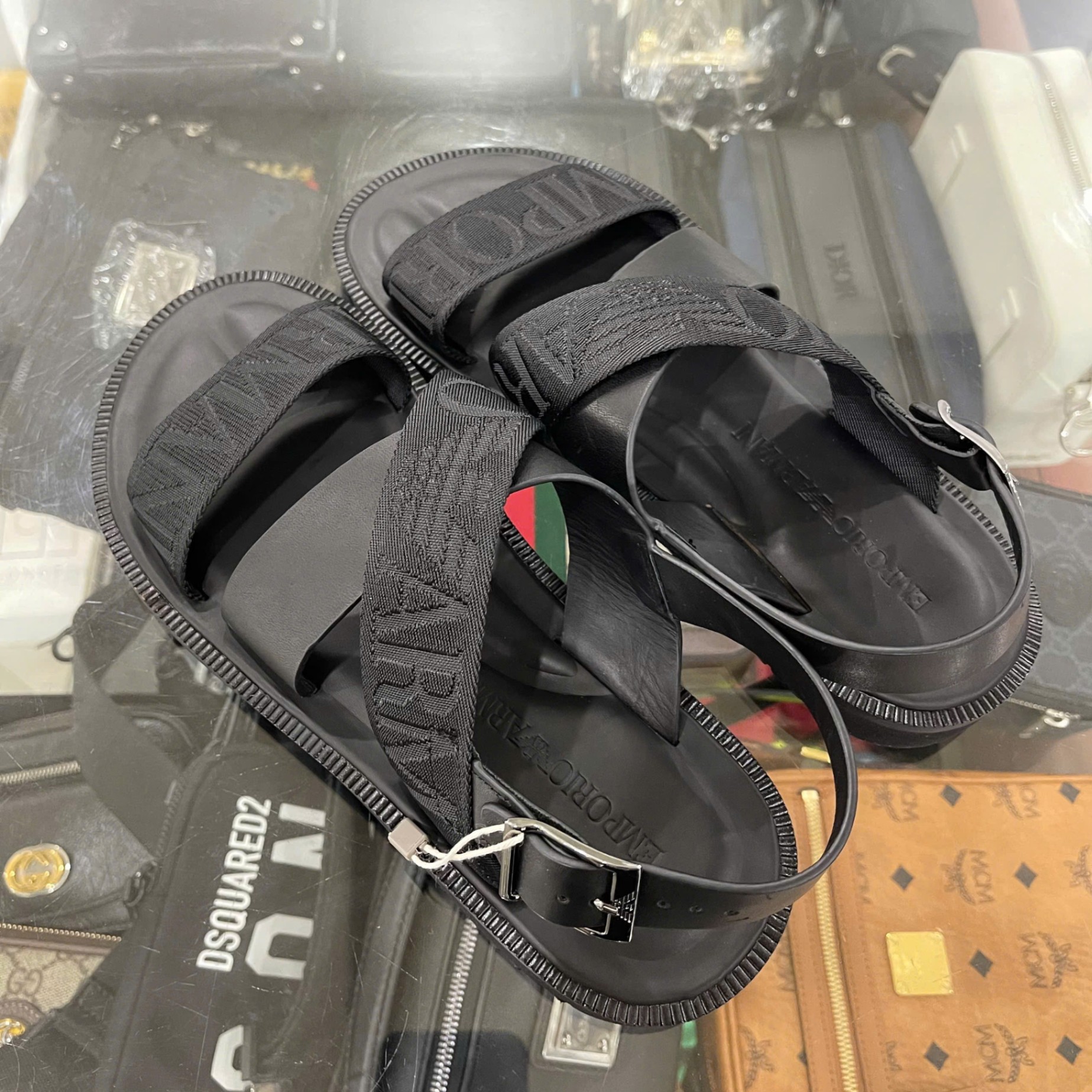 SANDAL EMPORIO ARMANI ĐEN QUAI CHÉO CPA060627