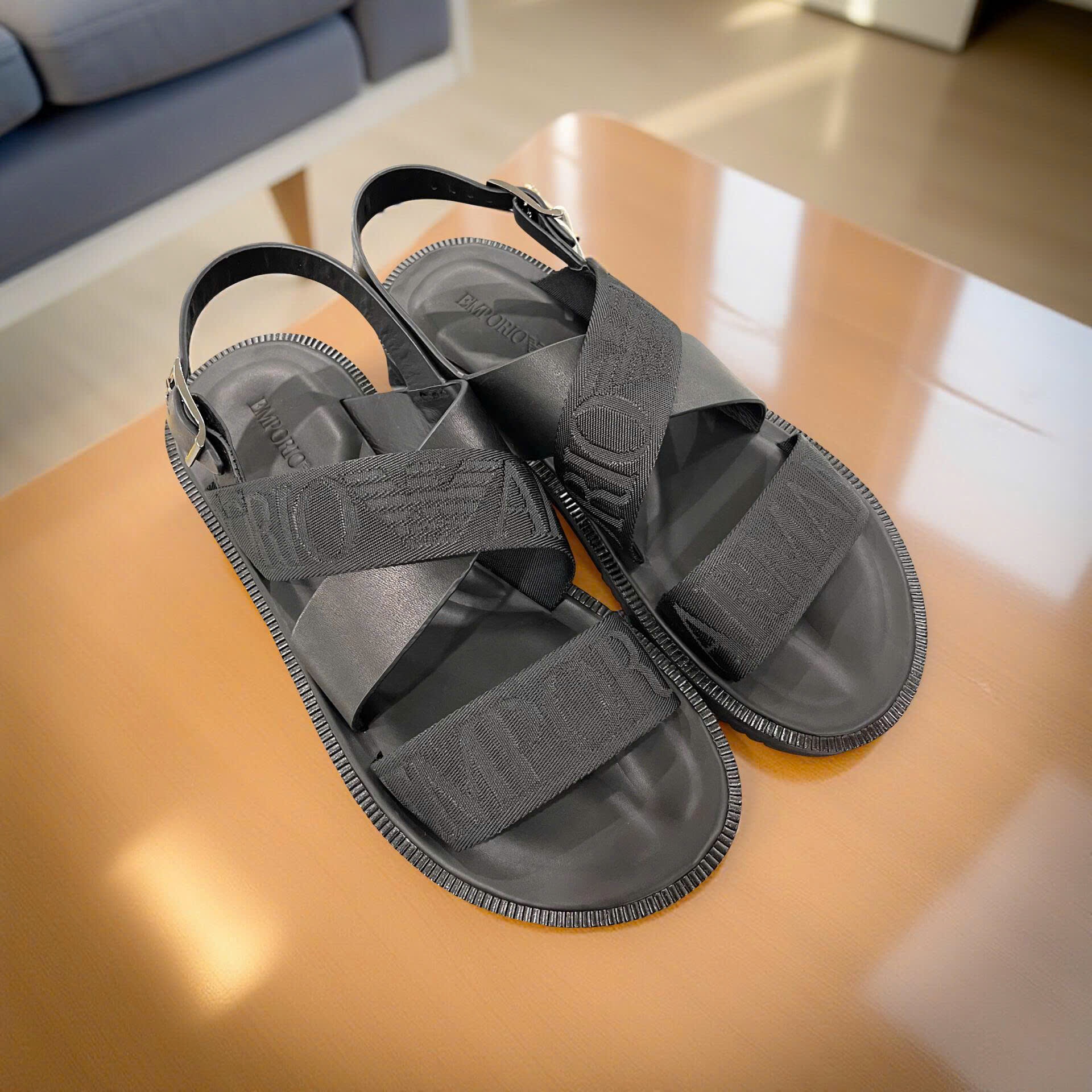SANDAL EMPORIO ARMANI ĐEN QUAI CHÉO CPA060627