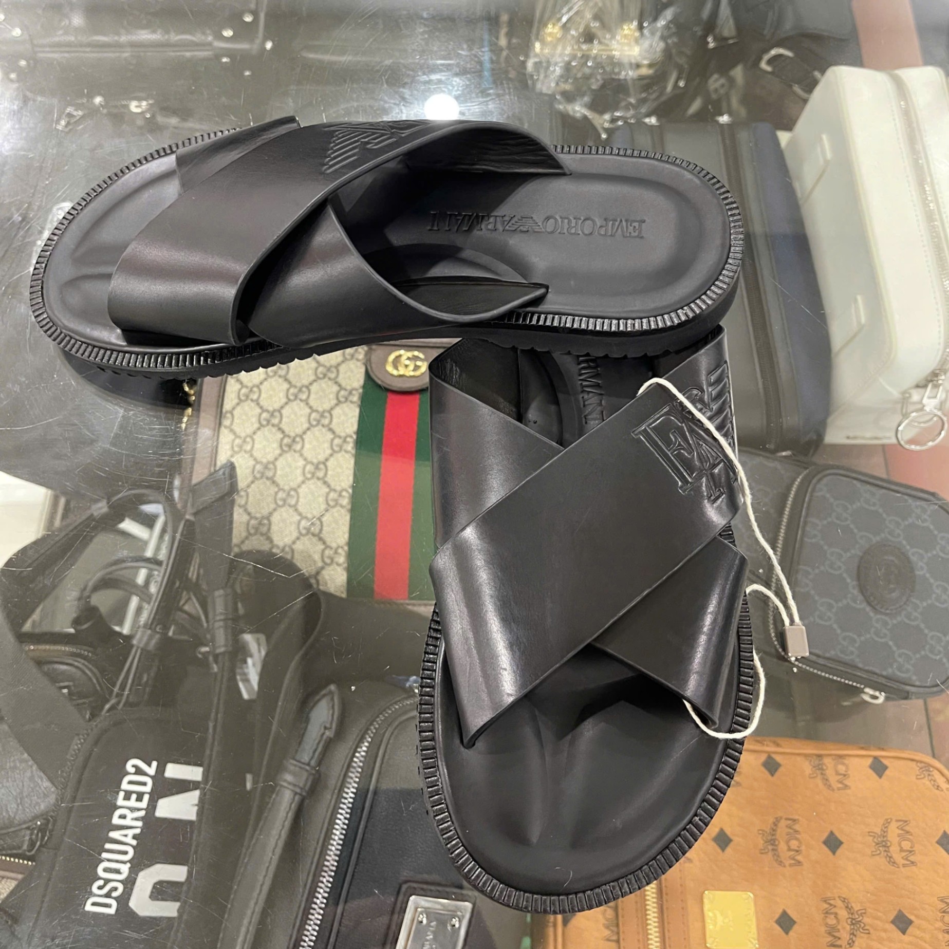 DÉP EMPORIO ARMANI ĐEN QUAI CHÉO