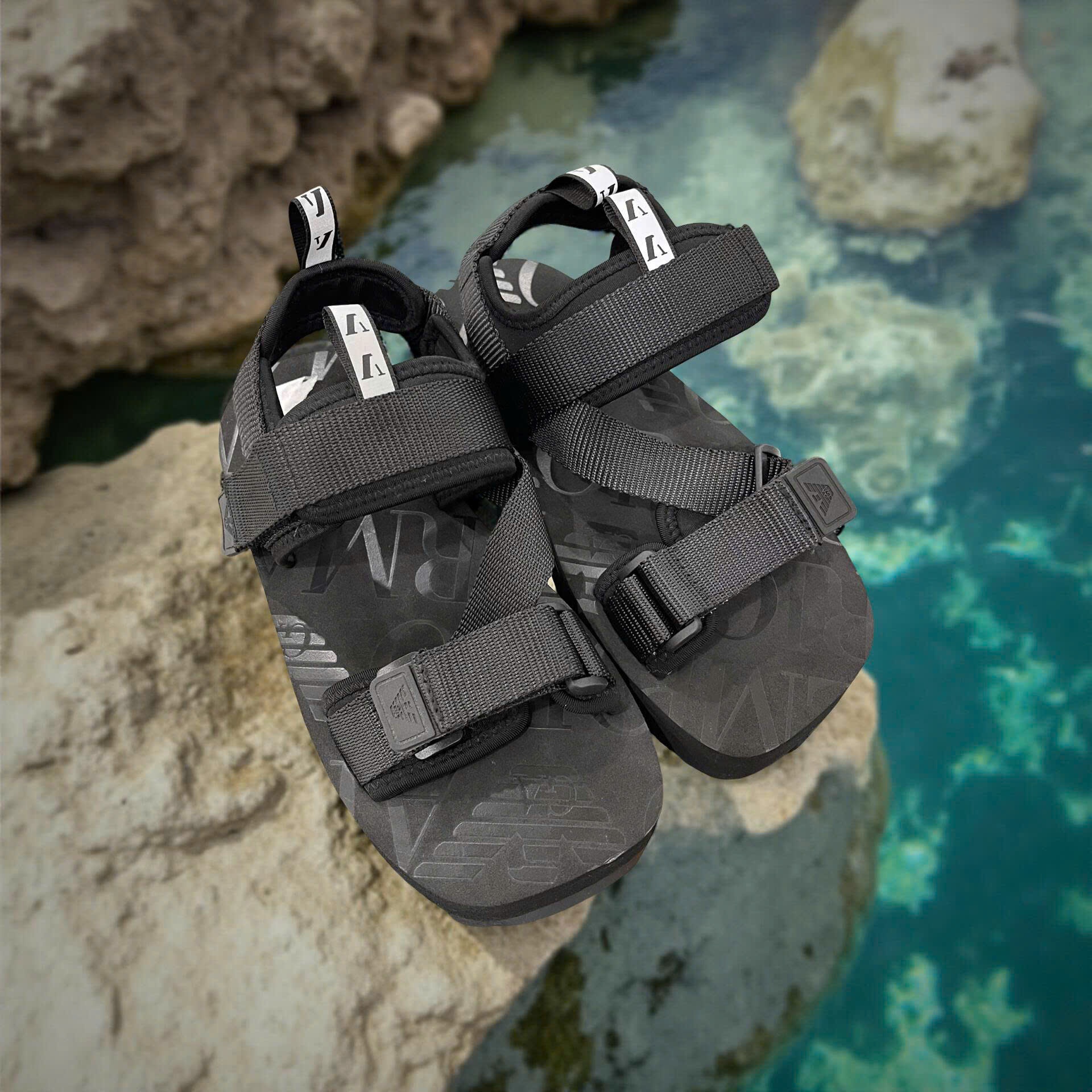 SANDAL EMPORIO ARMANI ĐEN VÂN CHÌM