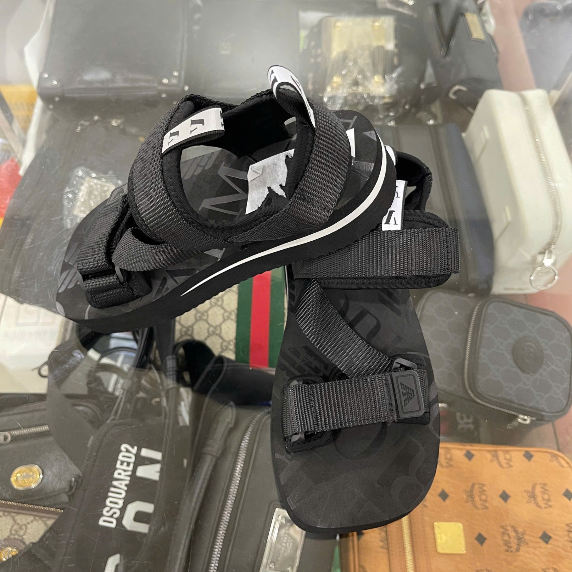 SANDAL EMPORIO ARMANI ĐEN VÂN CHÌM