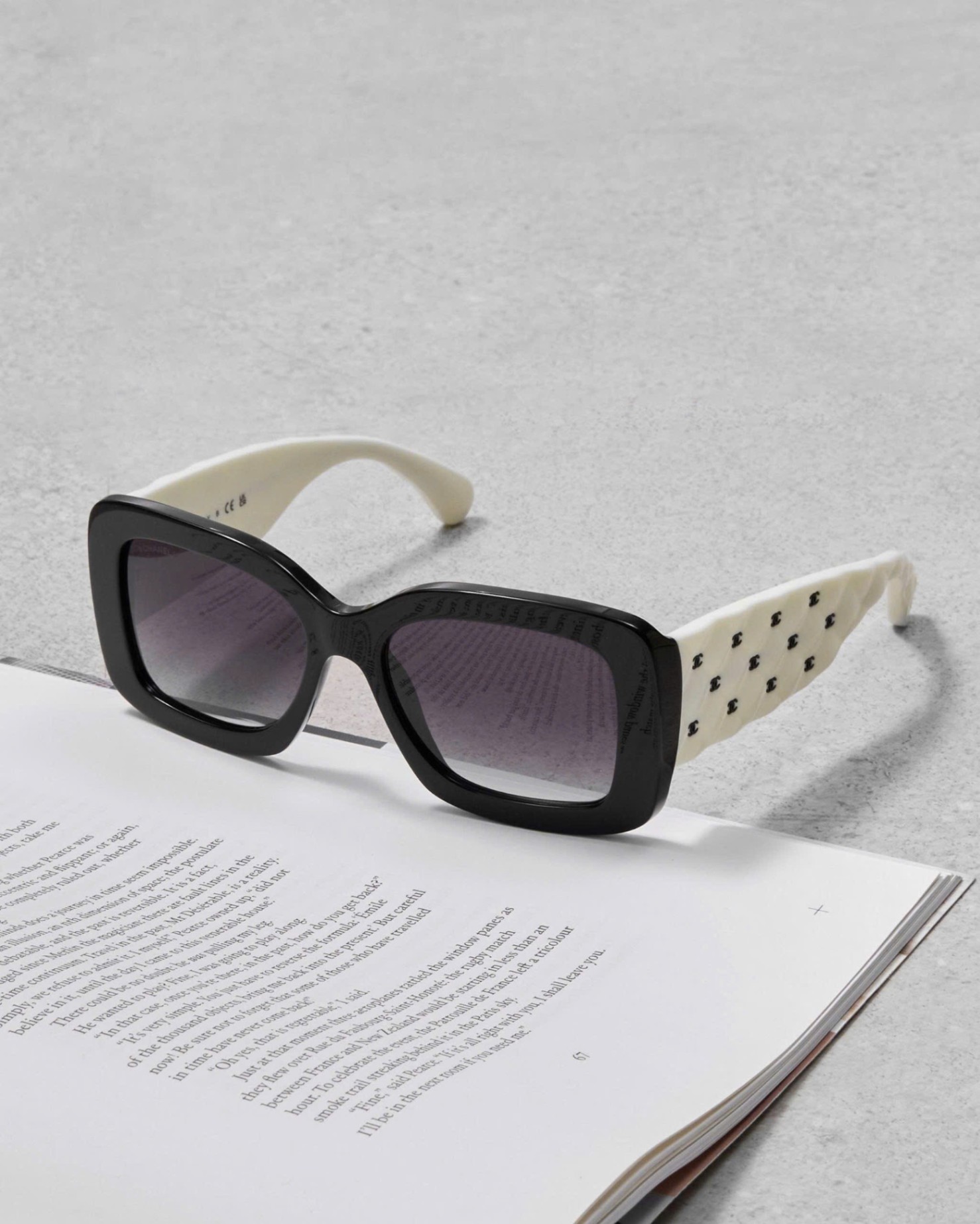KÍNH CHANEL BLACK & WHITE 0CH5483 1656S6 54/17/135