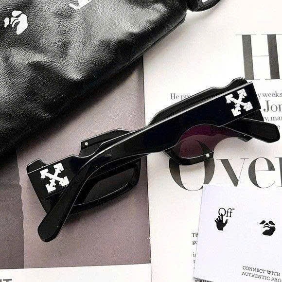 KÍNH OFF WHITE CADY CUT BLACK OERI006C99PLA0011007 50/20/150