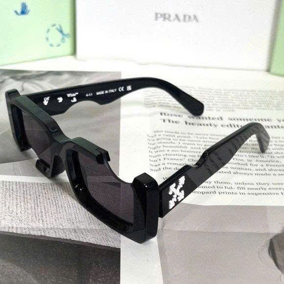 KÍNH OFF WHITE CADY CUT BLACK OERI006C99PLA0011007 50/20/150