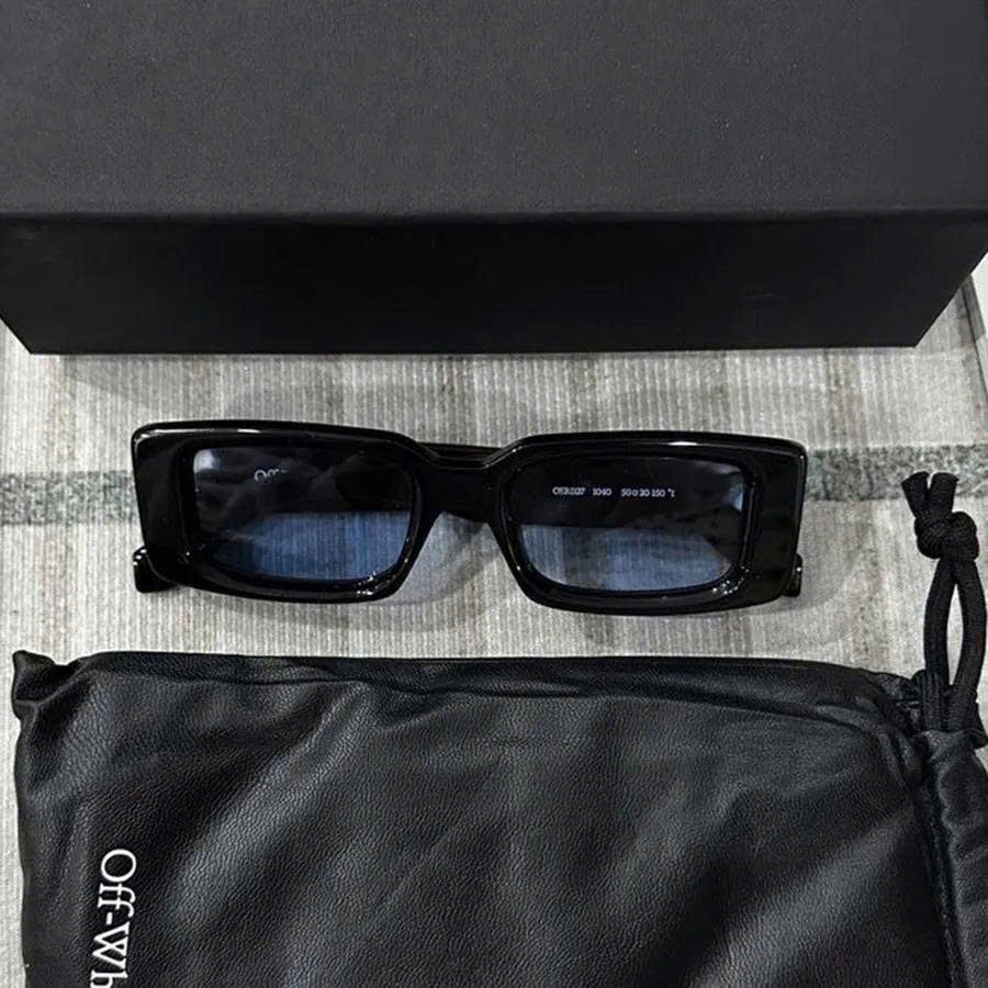 KÍNH OFF WHITE ARTHUR BLACK LIGHT BLUE OERI127C99PLA001 1040 50/20/150