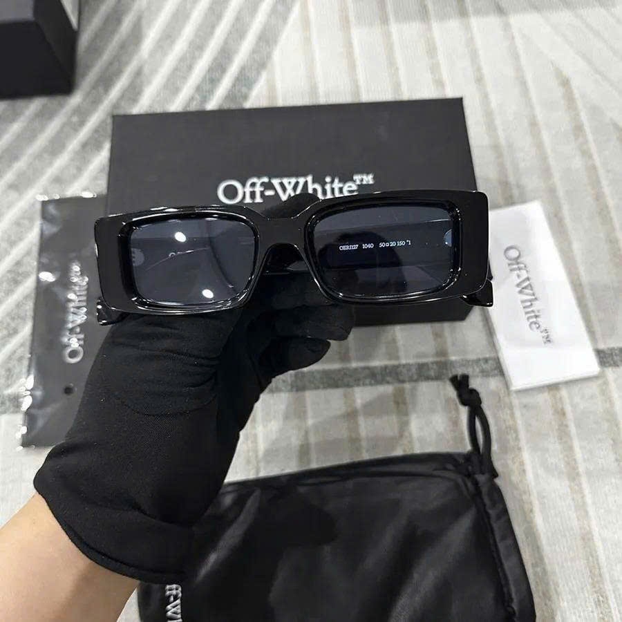 KÍNH OFF WHITE ARTHUR BLACK LIGHT BLUE OERI127C99PLA001 1040 50/20/150