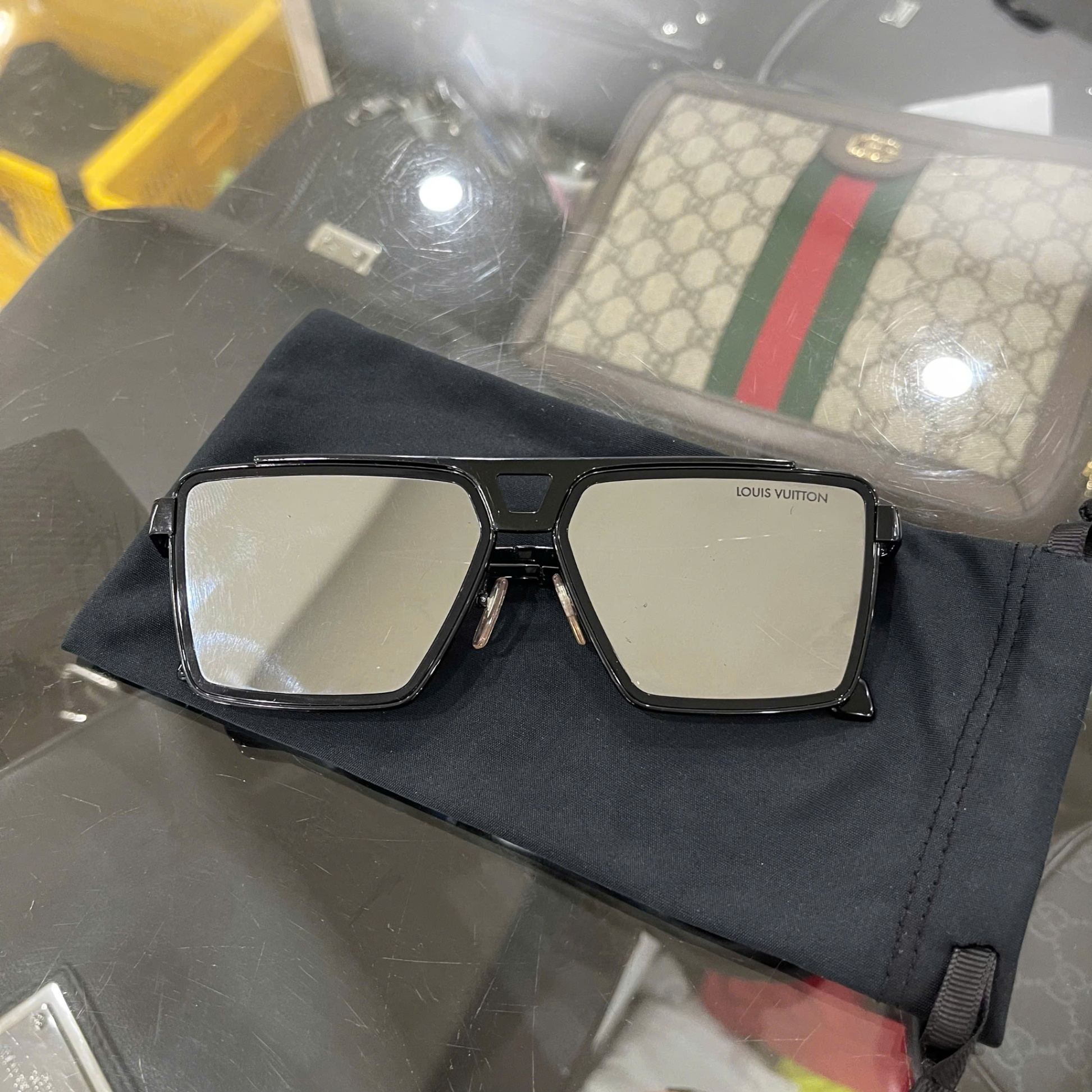 KÍNH LOUIS VUITTON LIKE NEW