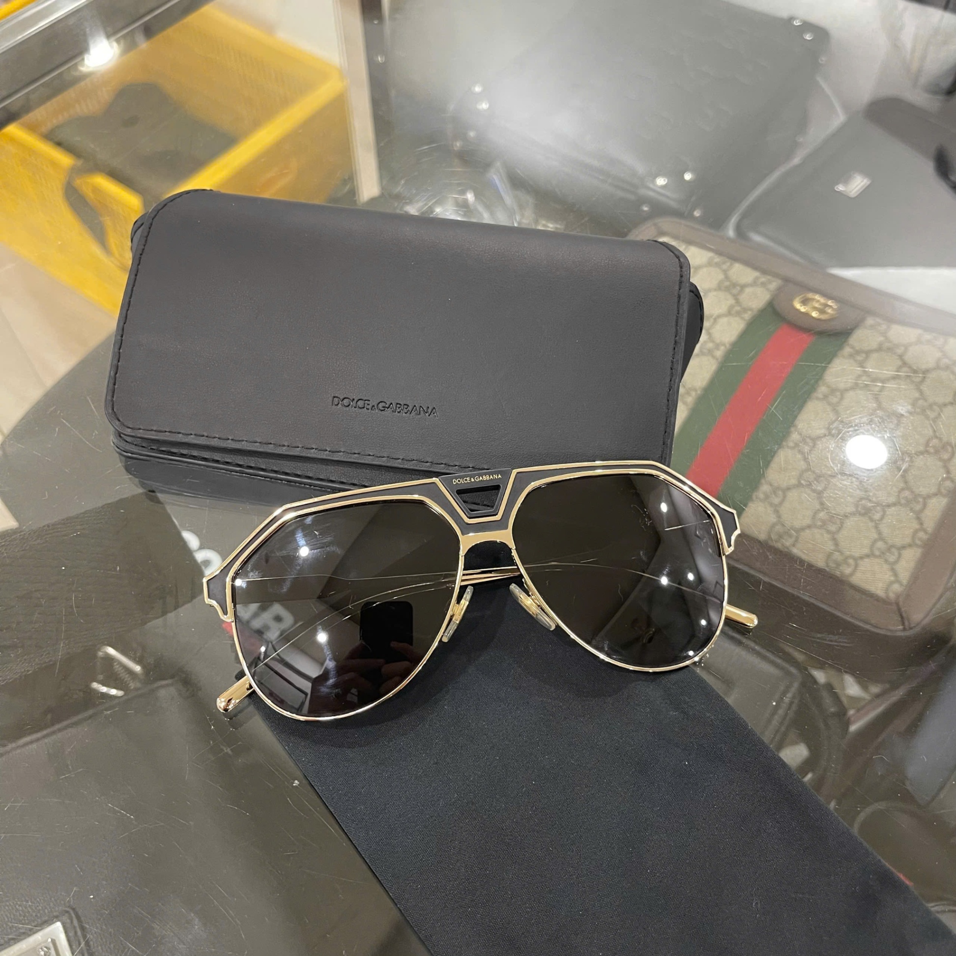 KÍNH DOLCE MẮT ĐEN GỌNG VÀNG DG2257 SIZE 60 LIKE NEW